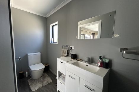 Photo of property in 30 Paradise Place, Milson, Palmerston North, 4414