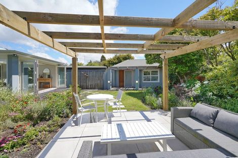 Photo of property in 17 Joyce Crescent, Ilam, Christchurch, 8041