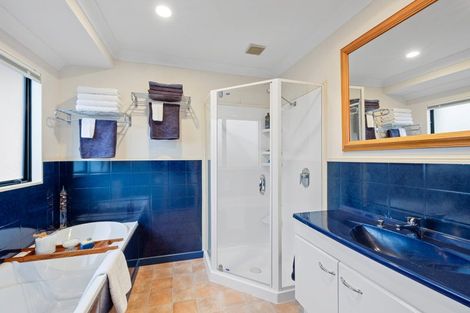 Photo of property in 10 Larsen Place, Merrilands, New Plymouth, 4312