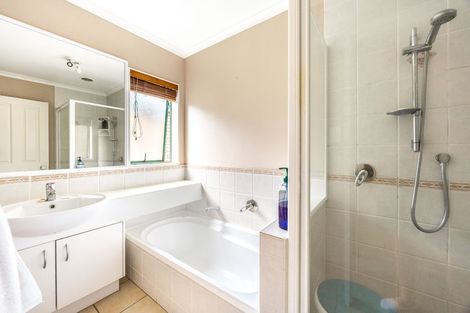 Photo of property in 4 Craiburn Street, Ranui, Auckland, 0612