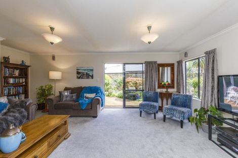 Photo of property in 24 Greenwood Place, Fitzherbert, Palmerston North, 4410