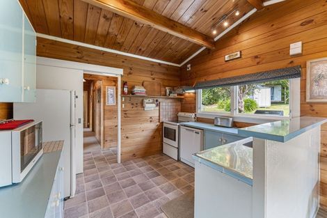 Photo of property in 8 Earle Place, Acacia Bay, Taupo, 3330