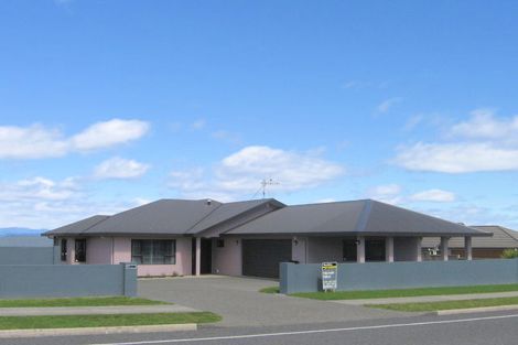 Photo of property in 25 Acacia Bay Road, Nukuhau, Taupo, 3330