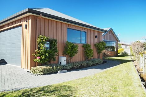 Photo of property in 7 Carpentras Way, Nukuhau, Taupo, 3330