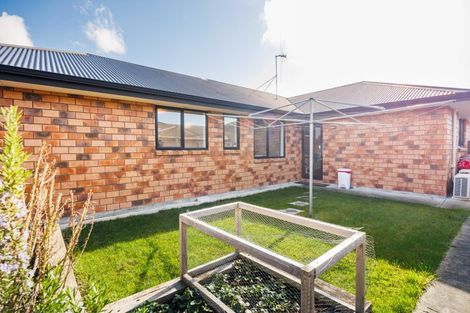 Photo of property in 35 Chestnut Close, Kelvin Grove, Palmerston North, 4414