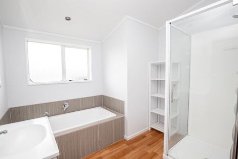 Photo of property in 48 Mahana Road, Ngatea, 3503