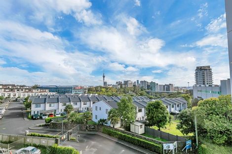 Photo of property in Luna Apartments, 3x/16 Burton Street, Grafton, Auckland, 1010