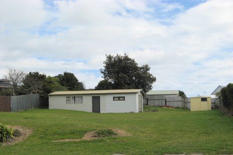 Photo of property in 35 Sarah Street, Waikawa Beach, Levin, 5573
