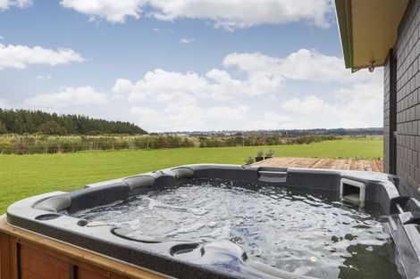 Photo of property in 52 Centre Road, Aokautere, Palmerston North, 4471