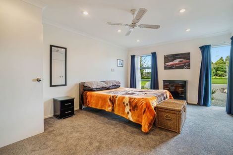 Photo of property in 88 Boord Crescent, Kumeu, 0891