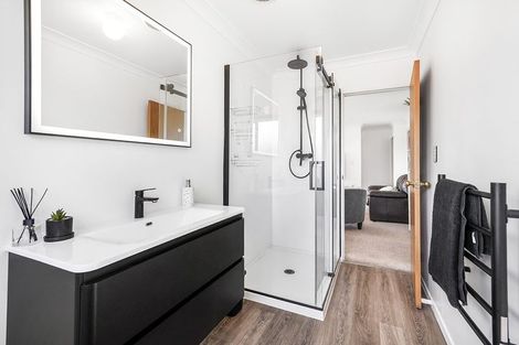 Photo of property in 18 Longwood Place, Harrowfield, Hamilton, 3210