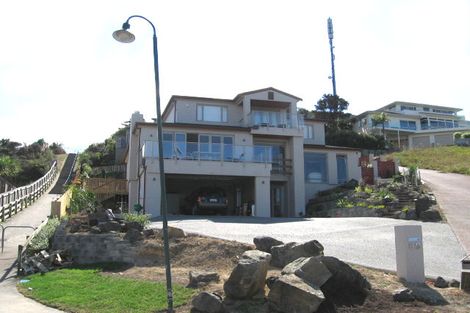 Photo of property in 89 Penguin Drive, Murrays Bay, Auckland, 0630
