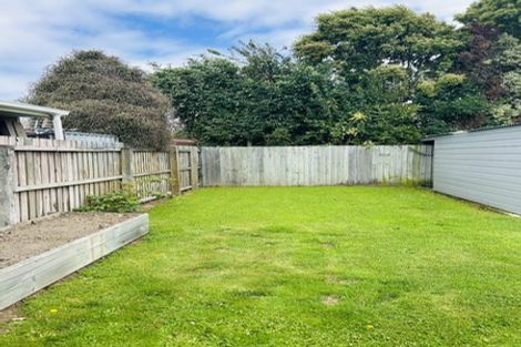 Photo of property in 17 Pembroke Street, Avondale, Christchurch, 8061