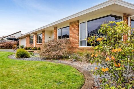 Photo of property in 18 Kinross Drive, Merrilands, New Plymouth, 4312