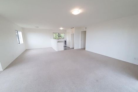 Photo of property in 15 Orchard Road, Browns Bay, Auckland, 0630