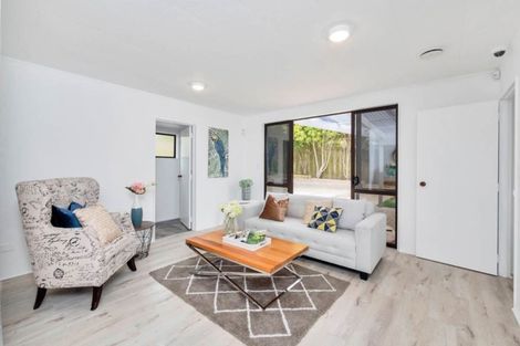 Photo of property in 11 Jumento Place, Unsworth Heights, Auckland, 0632