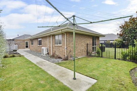 Photo of property in 11 Springside Place, Redwood, Christchurch, 8051