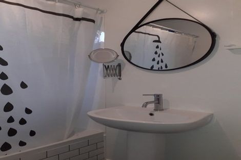 Photo of property in 43 Evans Road, Glen Eden, Auckland, 0602