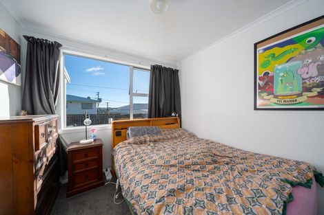 Photo of property in 97 Glanmire Road, Newlands, Wellington, 6037