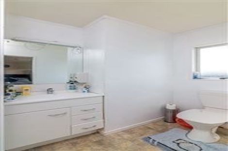Photo of property in 8 Lewis Street, Blockhouse Bay, Auckland, 0600
