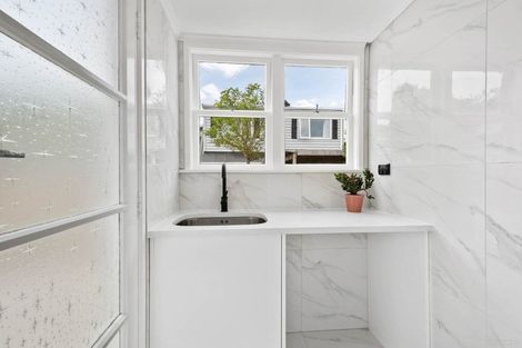 Photo of property in 1/11 Tonkin Drive, Sunnynook, Auckland, 0620