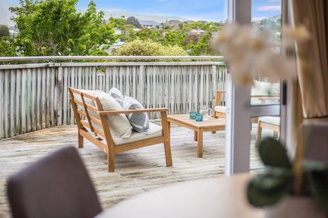 Photo of property in 15 Tainui Terrace, Tawa, Wellington, 5028