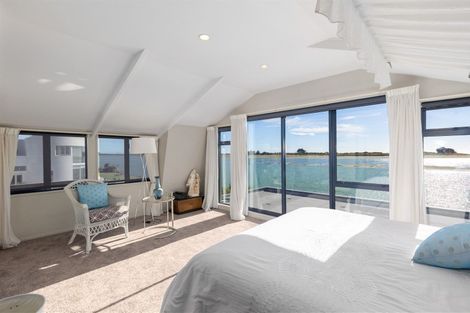 Photo of property in 141 Main Road, Redcliffs, Christchurch, 8081