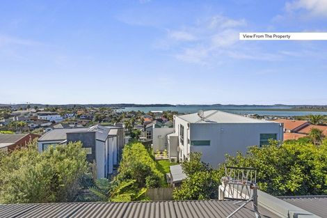 Photo of property in 2/143a Wiseley Road, West Harbour, Auckland, 0618