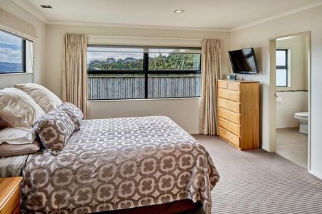 Photo of property in 32 Aspiring Terrace, Aotea, Porirua, 5024