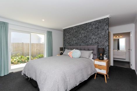 Photo of property in 53 Fernbrook Drive, Hurworth, New Plymouth, 4310