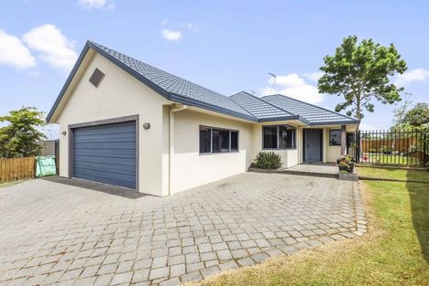 Photo of property in 15 Hollinger Place, Nawton, Hamilton, 3200