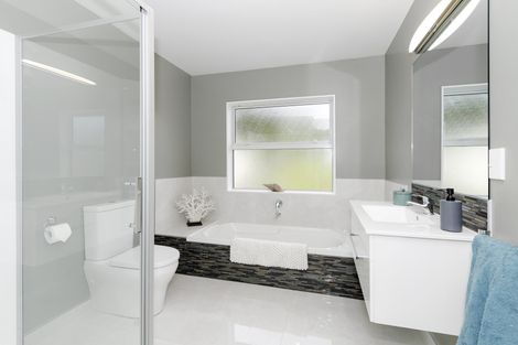 Photo of property in 5 Danden Way, Pukekohe, 2120