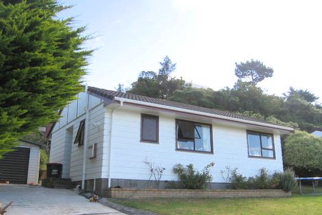 Photo of property in 71 Allington Road, Karori, Wellington, 6012