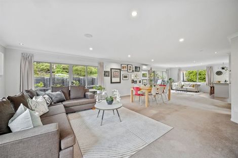 Photo of property in 31 Harrowglen Drive, Northcross, Auckland, 0632