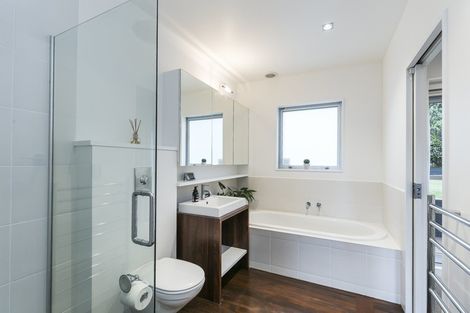 Photo of property in 32 Torwood Road, Khandallah, Wellington, 6035