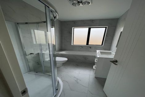 Photo of property in 8 Springhill Lane, Sunnyvale, Auckland, 0612