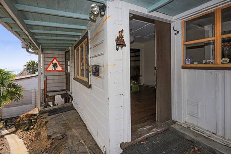 Photo of property in 2 Hadfield Terrace, Bluff Hill, Napier, 4110