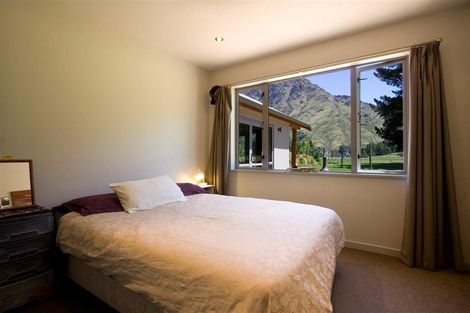 Photo of property in 6 Morning Star Terrace, Arthurs Point, Queenstown, 9371