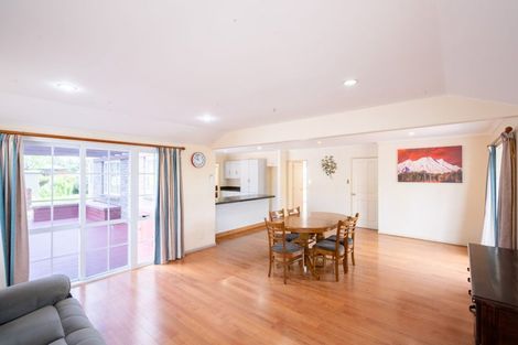 Photo of property in 2 Rosebank Avenue, Kelvin Grove, Palmerston North, 4414