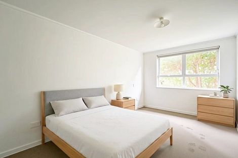 Photo of property in 10 Eastglen Road, Glen Eden, Auckland, 0602