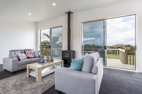 Photo of property in 24 Omana Avenue, Shelly Beach, Helensville, 0874