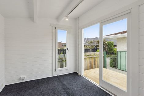 Photo of property in 18 Rewarewa Crescent, Waikanae, 5036