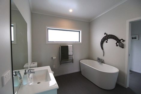 Photo of property in 136 Kelly Jade Avenue, Matarangi, Whitianga, 3592