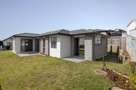 Photo of property in 12 Ridge Drive, Omokoroa, 3114
