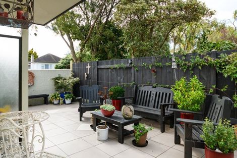 Photo of property in 18 Winston Avenue, Hokowhitu, Palmerston North, 4410