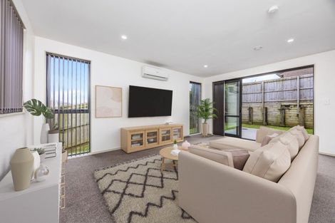 Photo of property in 33 Carole Crescent, Pakuranga, Auckland, 2010