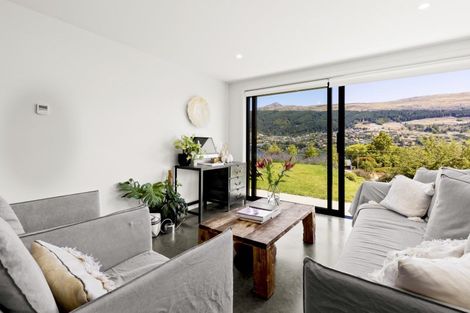 Photo of property in 8 Spring Hill Road, Kelvin Heights, Queenstown, 9300