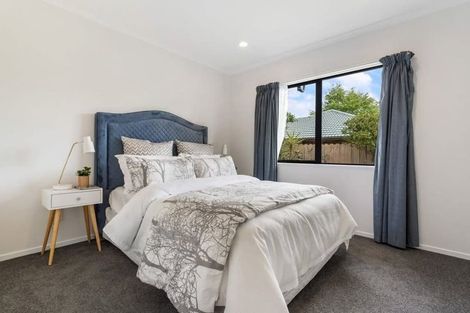 Photo of property in 16 Carisbrook Crescent, Papakura, 2110