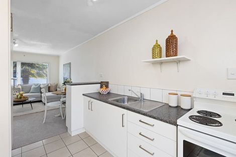 Photo of property in 2/10 Agincourt Street, Glenfield, Auckland, 0629