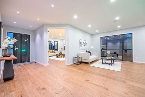 Photo of property in 18 Madden Avenue, Kumeu, 0810